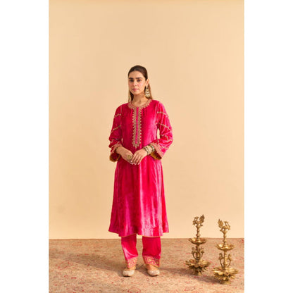 Sheetal Batra Azmiya Pink Embroidered Round Neck Kurta With Salwar