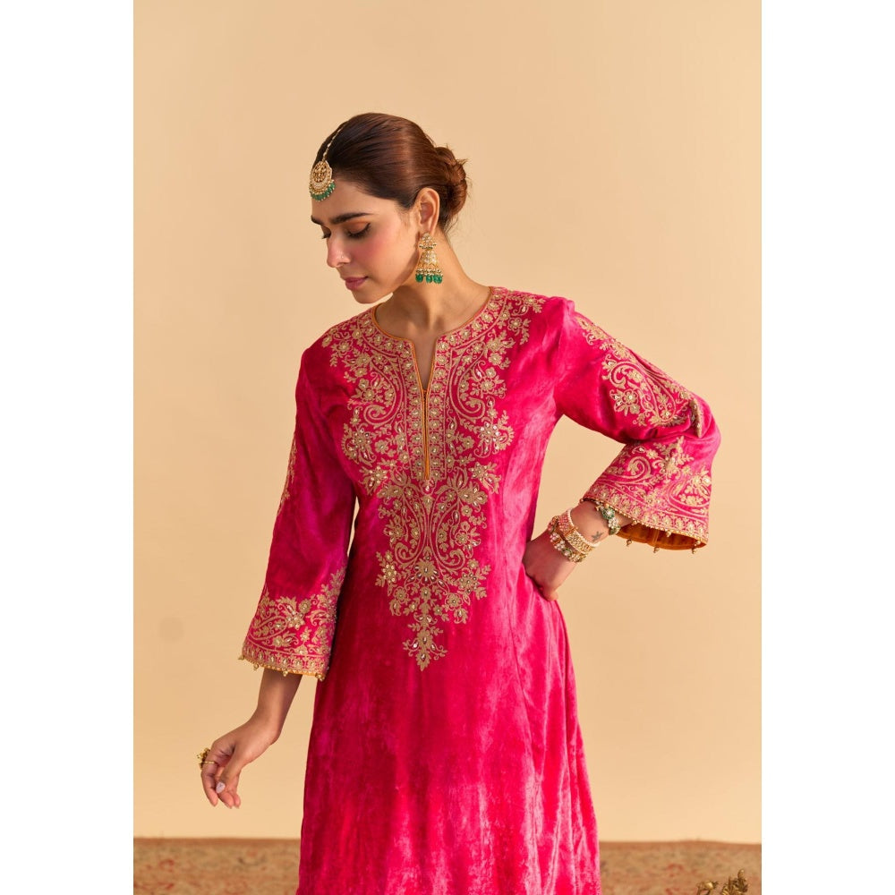 Sheetal Batra Eira Pink Embroidered V-Neck Kurta With Dhoti and Dupatta