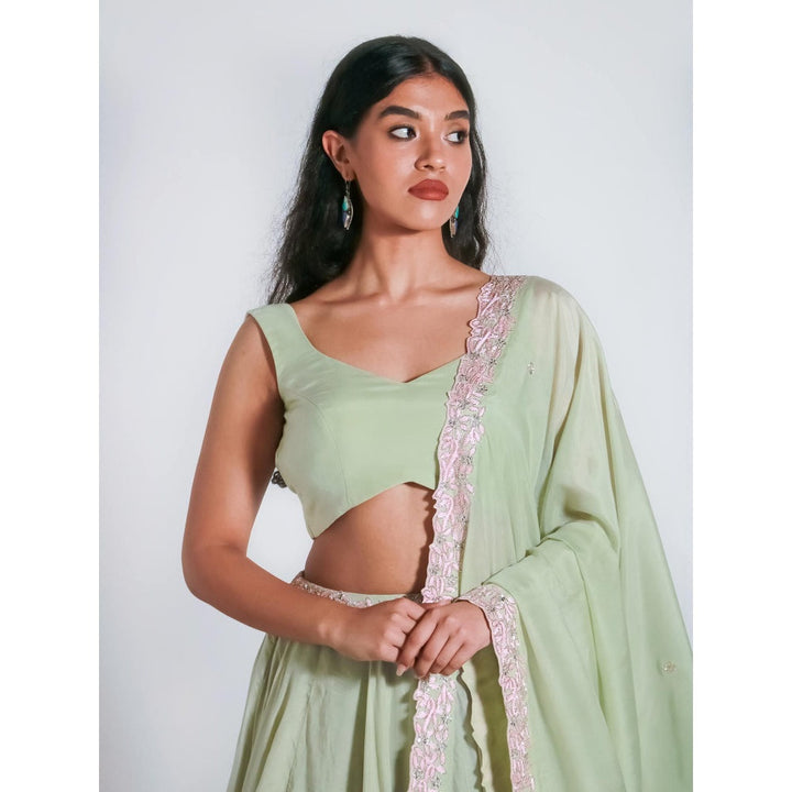 Shahmeen Husain Green Embroidered Lehenga And Choli With Dupatta (Set of 3)