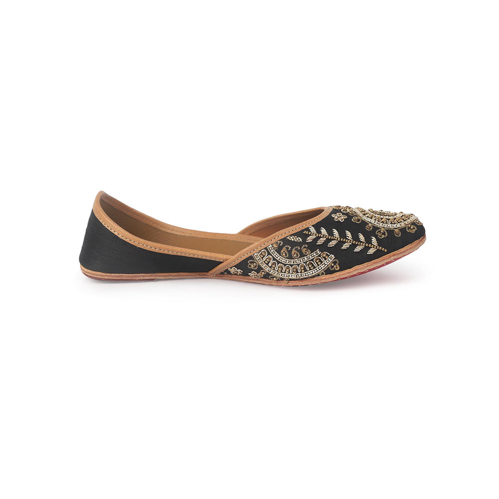 Shilpsutra Women Black Shadow Juttis