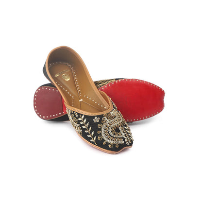 Shilpsutra Women Black Shadow Juttis