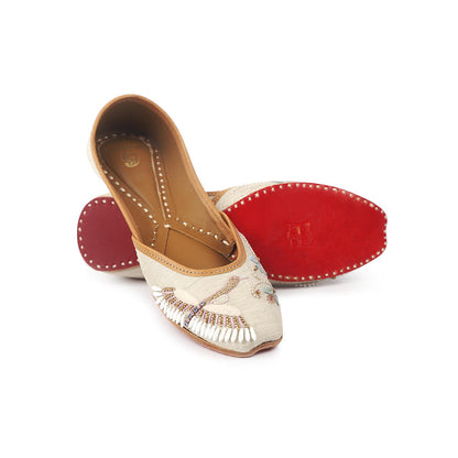 Shilpsutra Women Off White Juttis