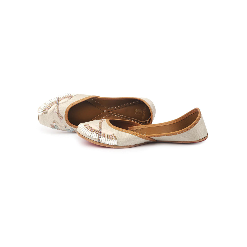 Shilpsutra Women Off White Juttis