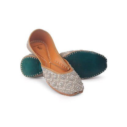 Shilpsutra Women Grey Bliss Juttis