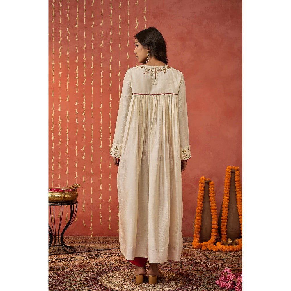 Shivani Bhargava Gehna Ivory Silk Embroidered Kurta with Dhoti and Dupatta (Set of 3)