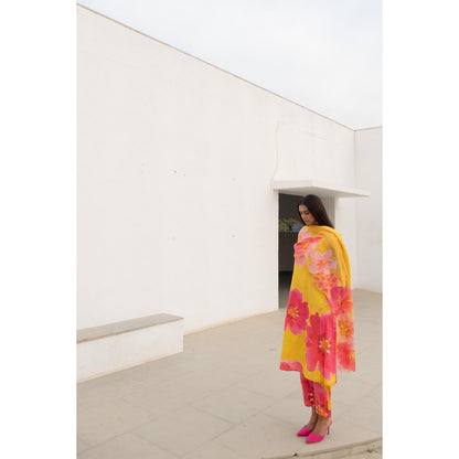 Silai Studio Floral Rhapsody Kurta With Pant and Dupatta (Set of 3)