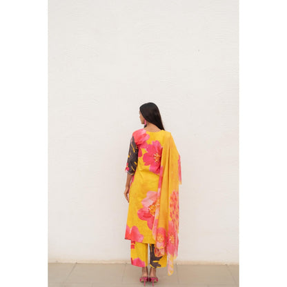 Silai Studio Floral Rhapsody Kurta With Pant and Dupatta (Set of 3)