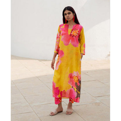 Silai Studio Tuscany Flowers Kurta with Pant and Inner (Set of 3)