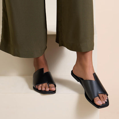 SKO Corfu Black Square Flats