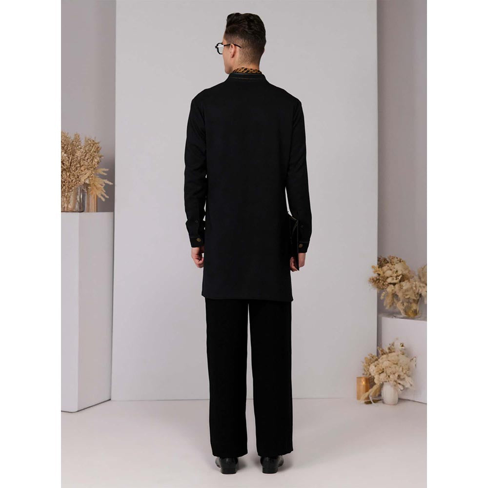S&N by Shantnu Nikhil Navy Blue Crest Embroidery Kurta