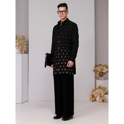 S&N by Shantnu Nikhil Navy Blue Crest Embroidery Kurta