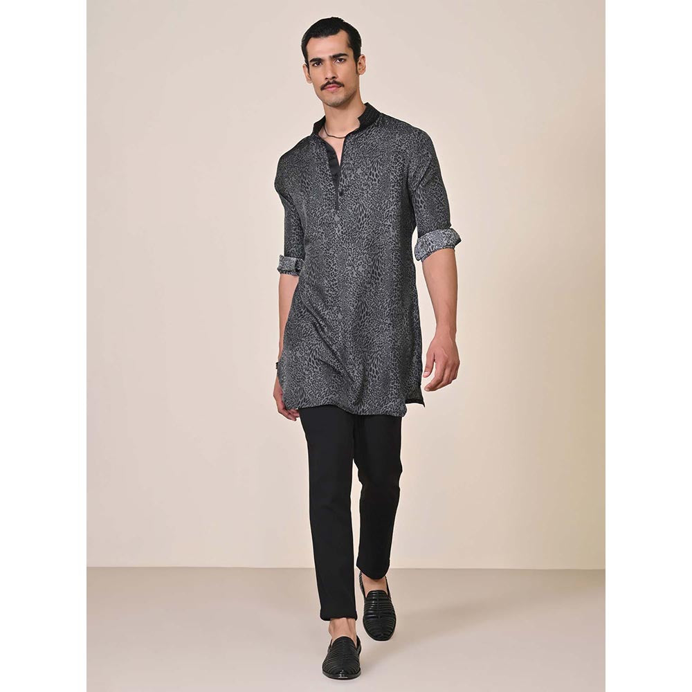 S&N by Shantnu Nikhil Black and Grey Leopard Print Kurta