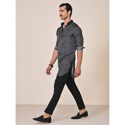 S&N by Shantnu Nikhil Black and Grey Leopard Print Kurta