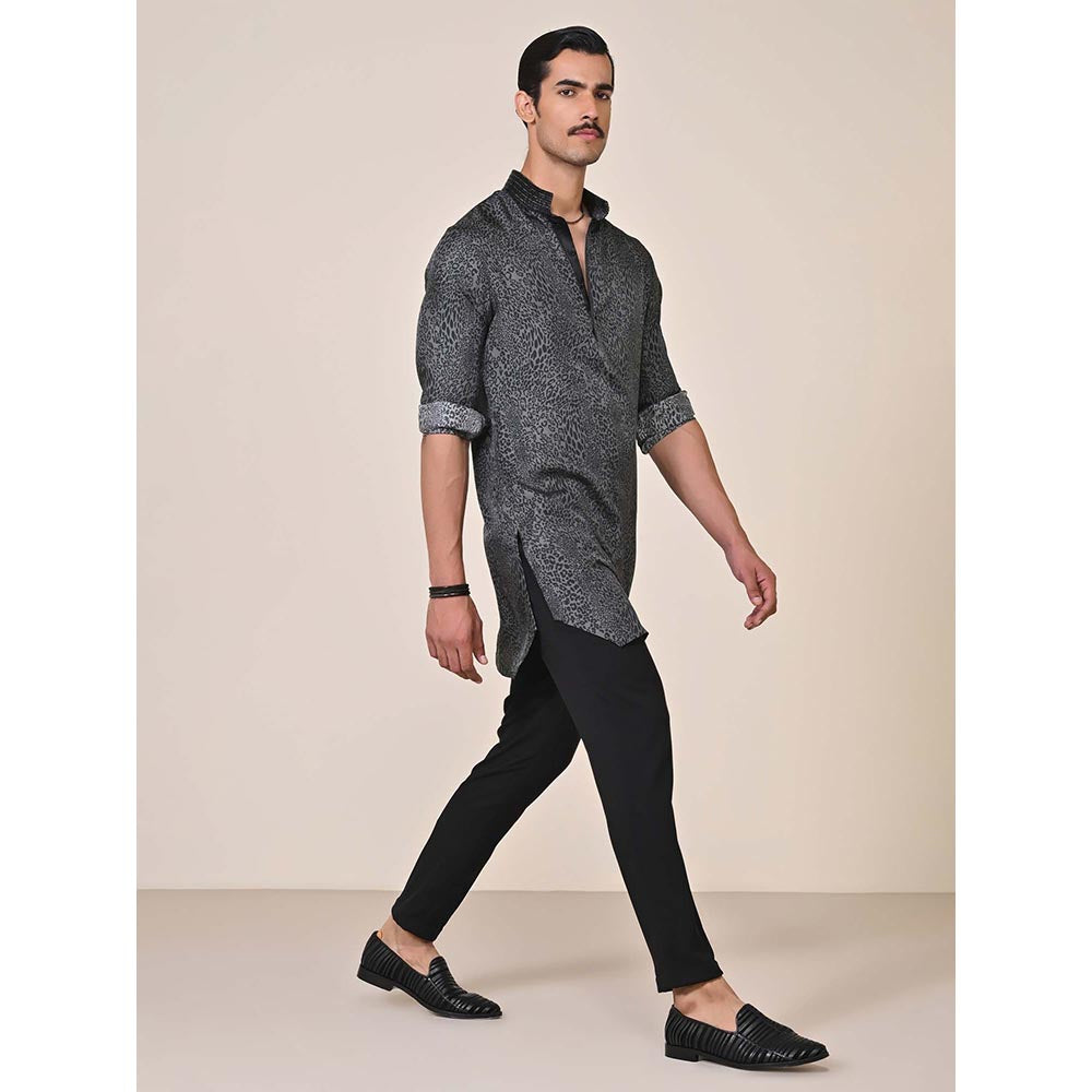 S&N by Shantnu Nikhil Black and Grey Leopard Print Kurta