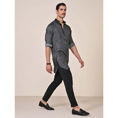 S&N by Shantnu Nikhil Black and Grey Leopard Print Kurta