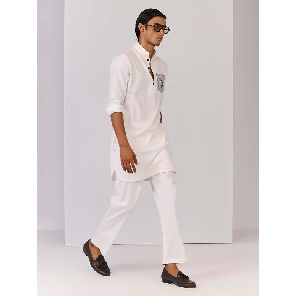 S&N by Shantnu Nikhil White Bamboo Front Pocket Cotton Kurta