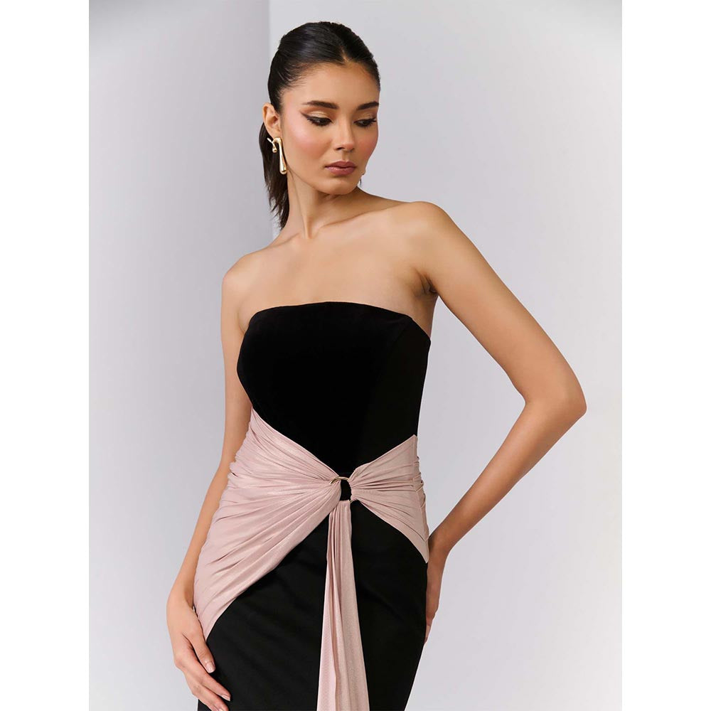 S&N by Shantnu Nikhil Women Black Jersey Solid Dress