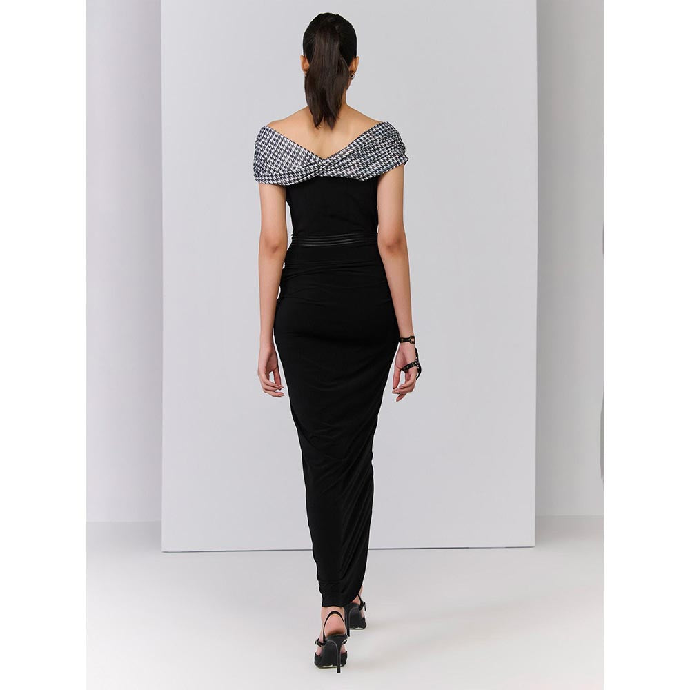 S&N by Shantnu Nikhil Black Asymmetrical Skirt