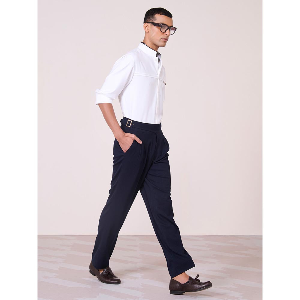 S&N by Shantnu Nikhil Mens Off White Rayon Blend Plain Slim Fit Shirt