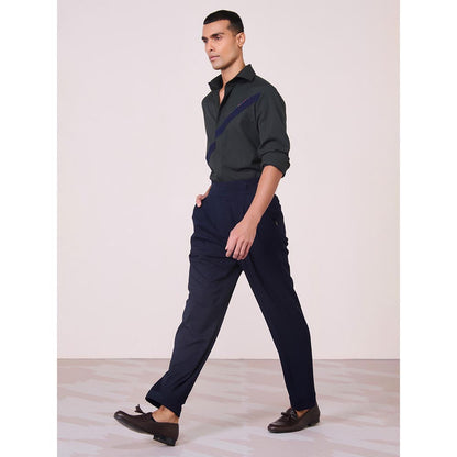 S&N by Shantnu Nikhil Mens Green Rayon Blend Plain Slim Fit Shirt