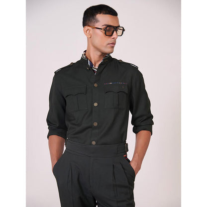 S&N by Shantnu Nikhil Men Green Rayon Blend Plain Slim Fit Shirt