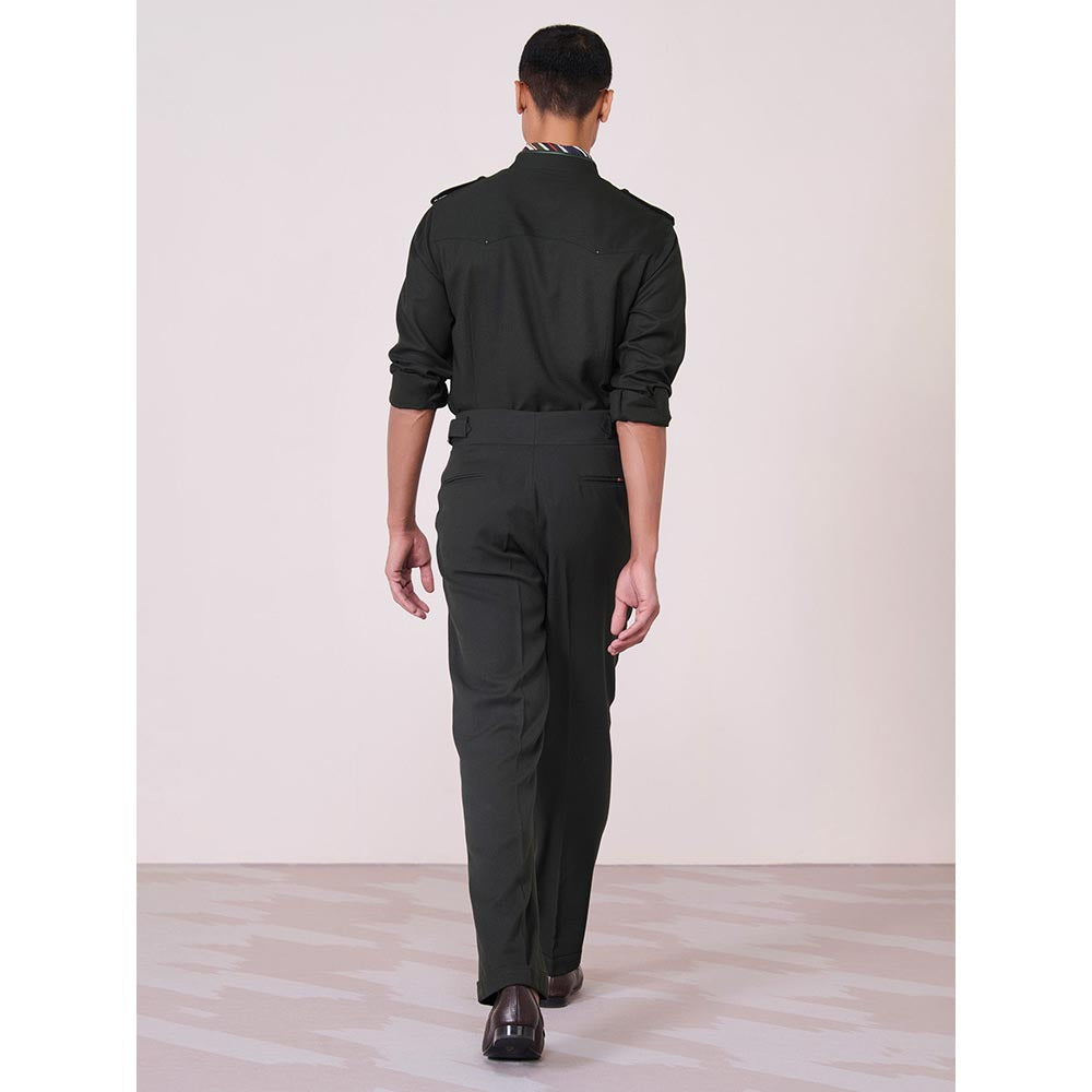 S&N by Shantnu Nikhil Men Green Rayon Blend Plain Slim Fit Shirt