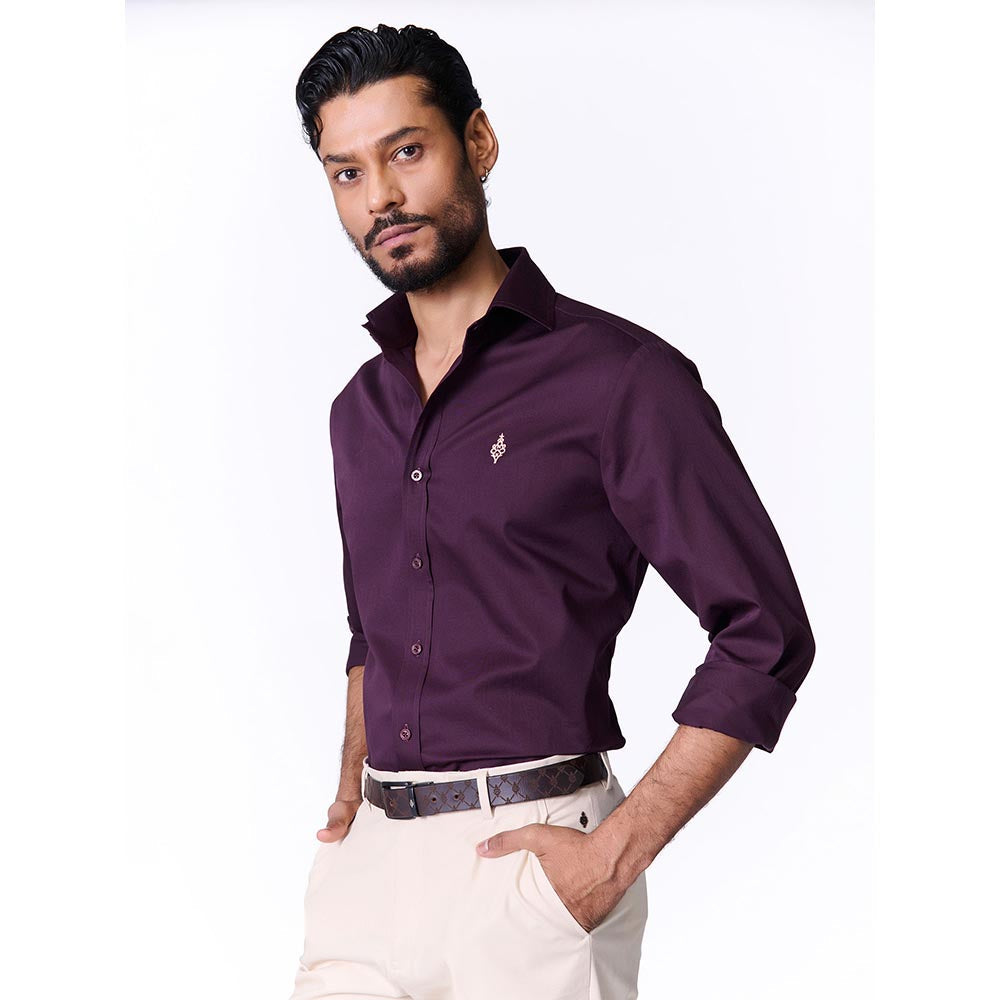S&N by Shantnu Nikhil Men's Wine Rayon Blend Plain Slim Fit Shirt