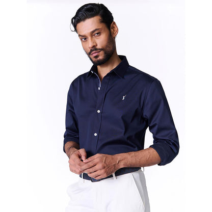 S&N by Shantnu Nikhil Men's Navy Blue Cotton Blend Plain Slim Fit Shirt