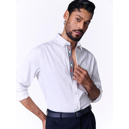 S&N by Shantnu Nikhil Men's White Cotton Blend Stripes Slim Fit Shirt