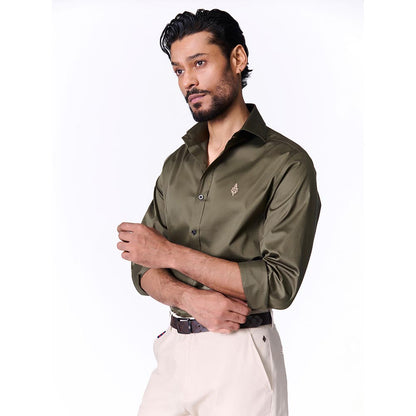 S&N by Shantnu Nikhil Men's Olive Rayon Blend Plain Slim Fit Shirt