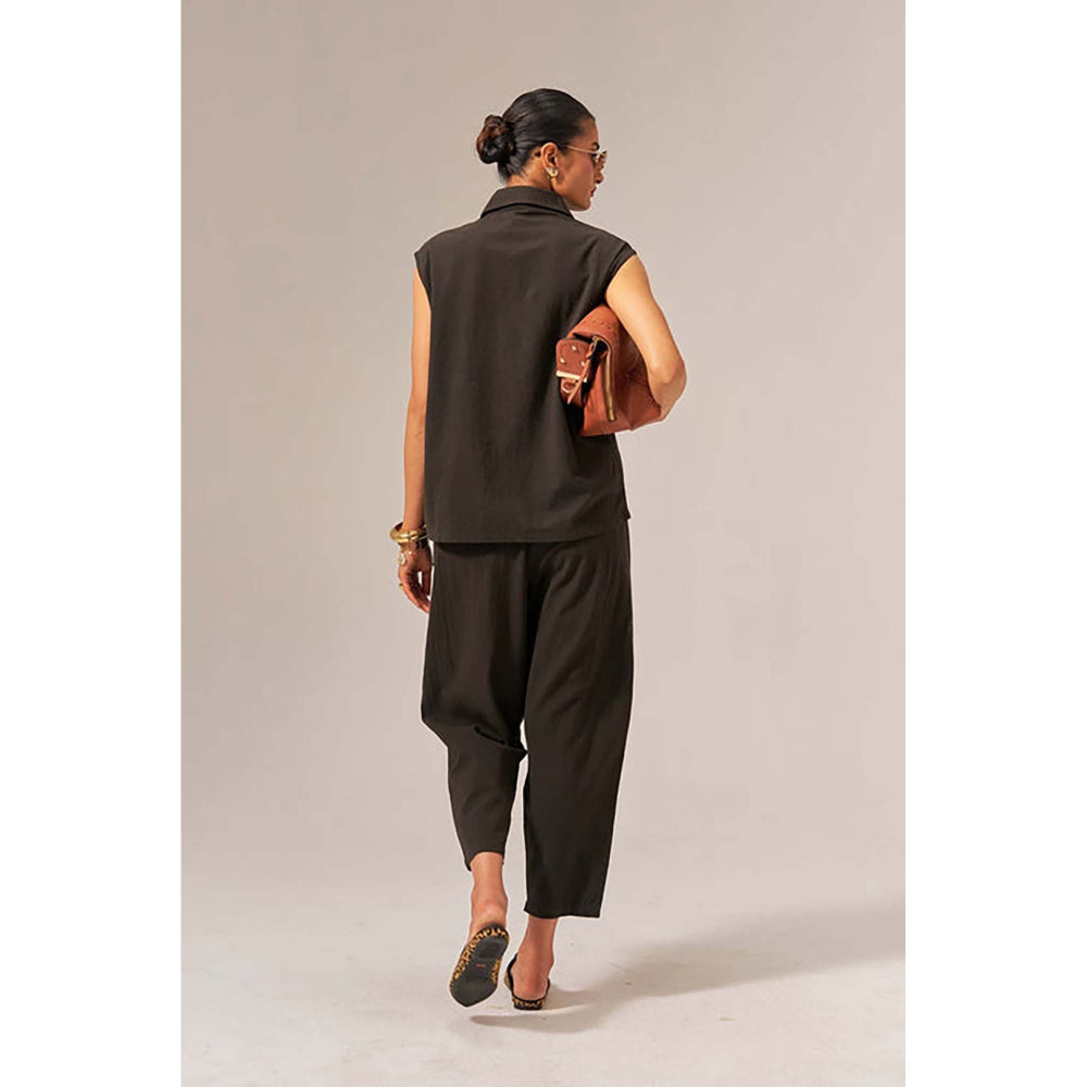 SPACE Oversized Kala Brown Cotton Chaand Sleeveless Shirt And Elasticated Waist Pant