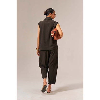 SPACE Oversized Kala Brown Cotton Chaand Sleeveless Shirt And Elasticated Waist Pant