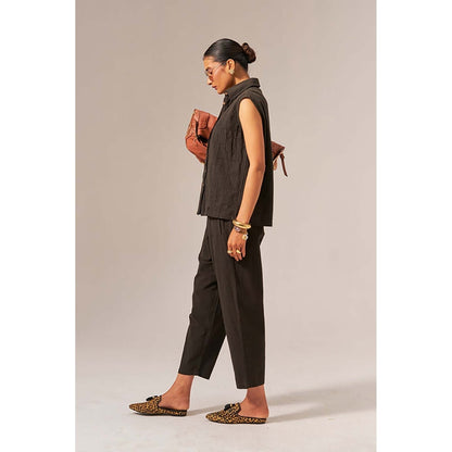SPACE Oversized Kala Brown Cotton Chaand Sleeveless Shirt And Elasticated Waist Pant
