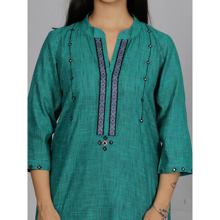 Spring Soul Green Solid Kurta With Neck Detailing