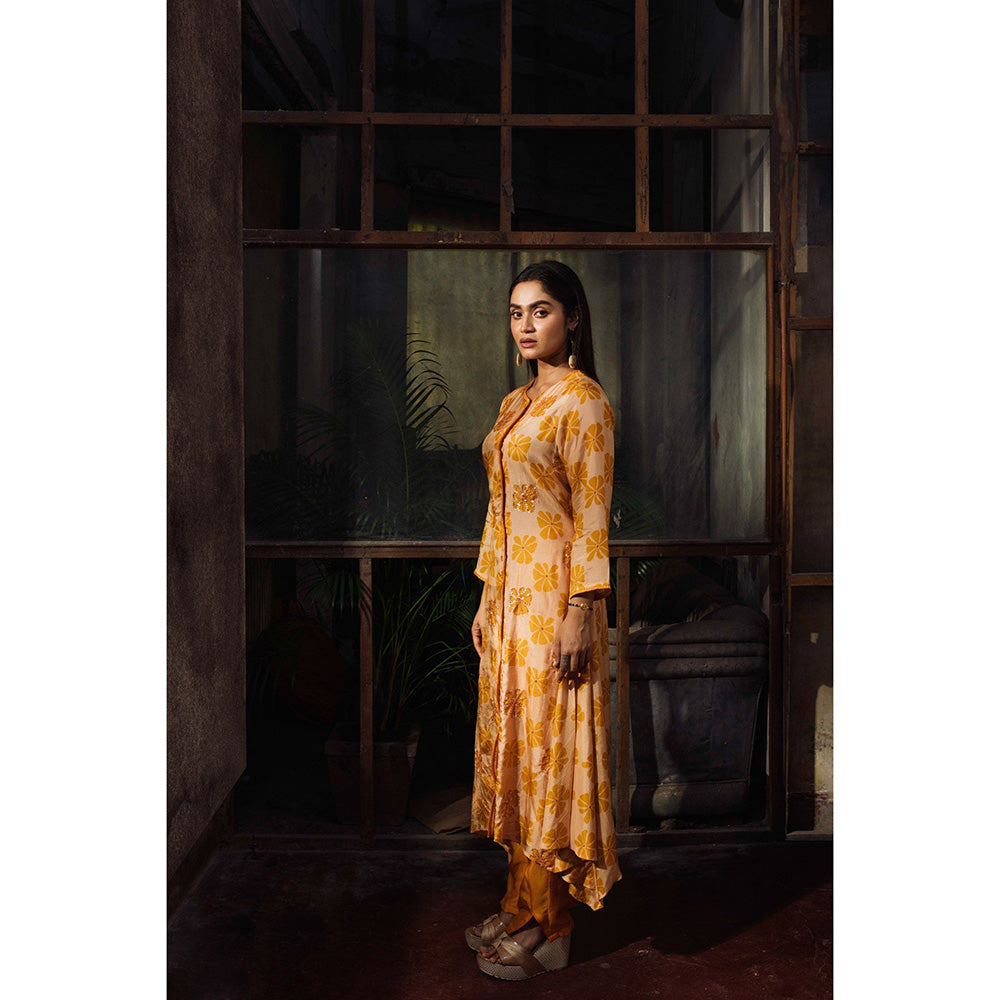 Suave by Neha Arora Yellow Bloom Scalloped Kurta With Pant (Set of 2)