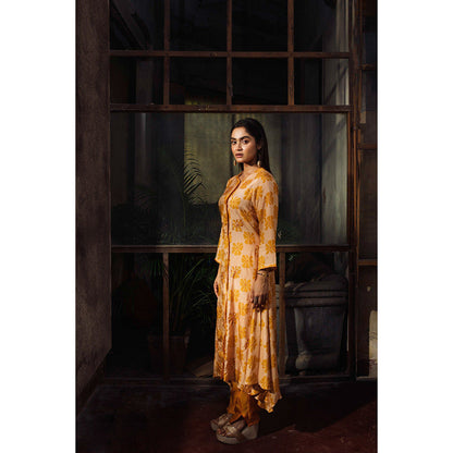 Suave by Neha Arora Yellow Bloom Scalloped Kurta With Pant (Set of 2)