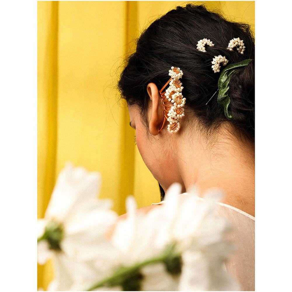 Suhani Pittie Pearl Bunch Earcuff