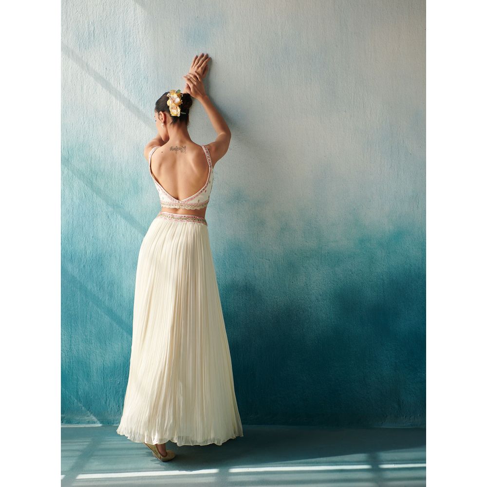 SUHINO Off White Georgette Lehenga Blouse & Cape (Set of 3)