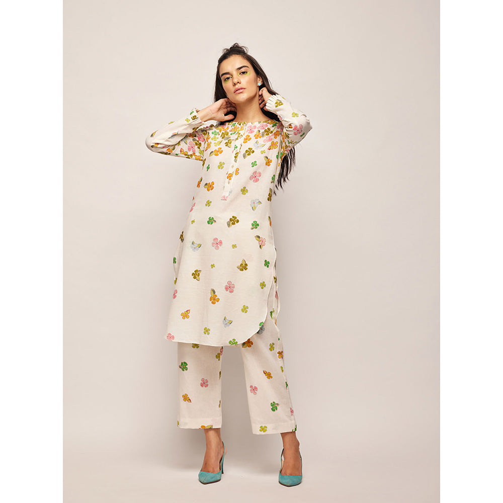 Swati Vijaivargie White Fleur Round Hem Top