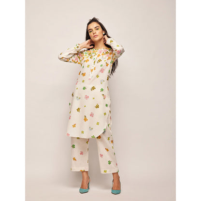 Swati Vijaivargie White Fleur Round Hem Top