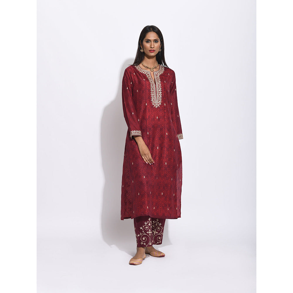 Swati Vijaivargie Maroon Shibori With Embroidered Kurta And Pant (Set of 2)