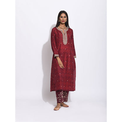 Swati Vijaivargie Maroon Shibori With Embroidered Kurta And Pant (Set of 2)