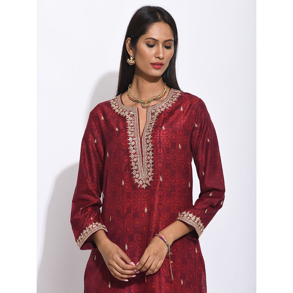 Swati Vijaivargie Maroon Shibori With Embroidered Kurta And Pant (Set of 2)