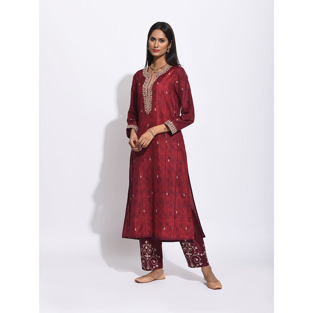 Swati Vijaivargie Maroon Shibori With Embroidered Kurta And Pant (Set of 2)