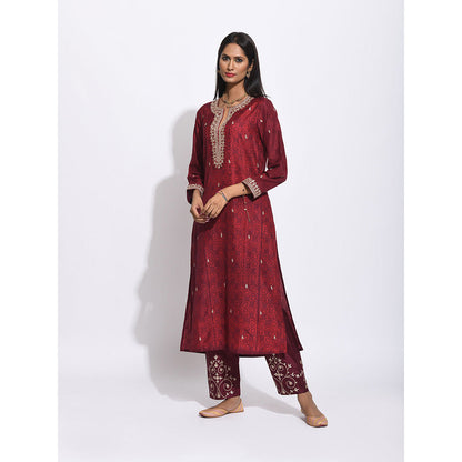 Swati Vijaivargie Maroon Shibori With Embroidered Kurta And Pant (Set of 2)