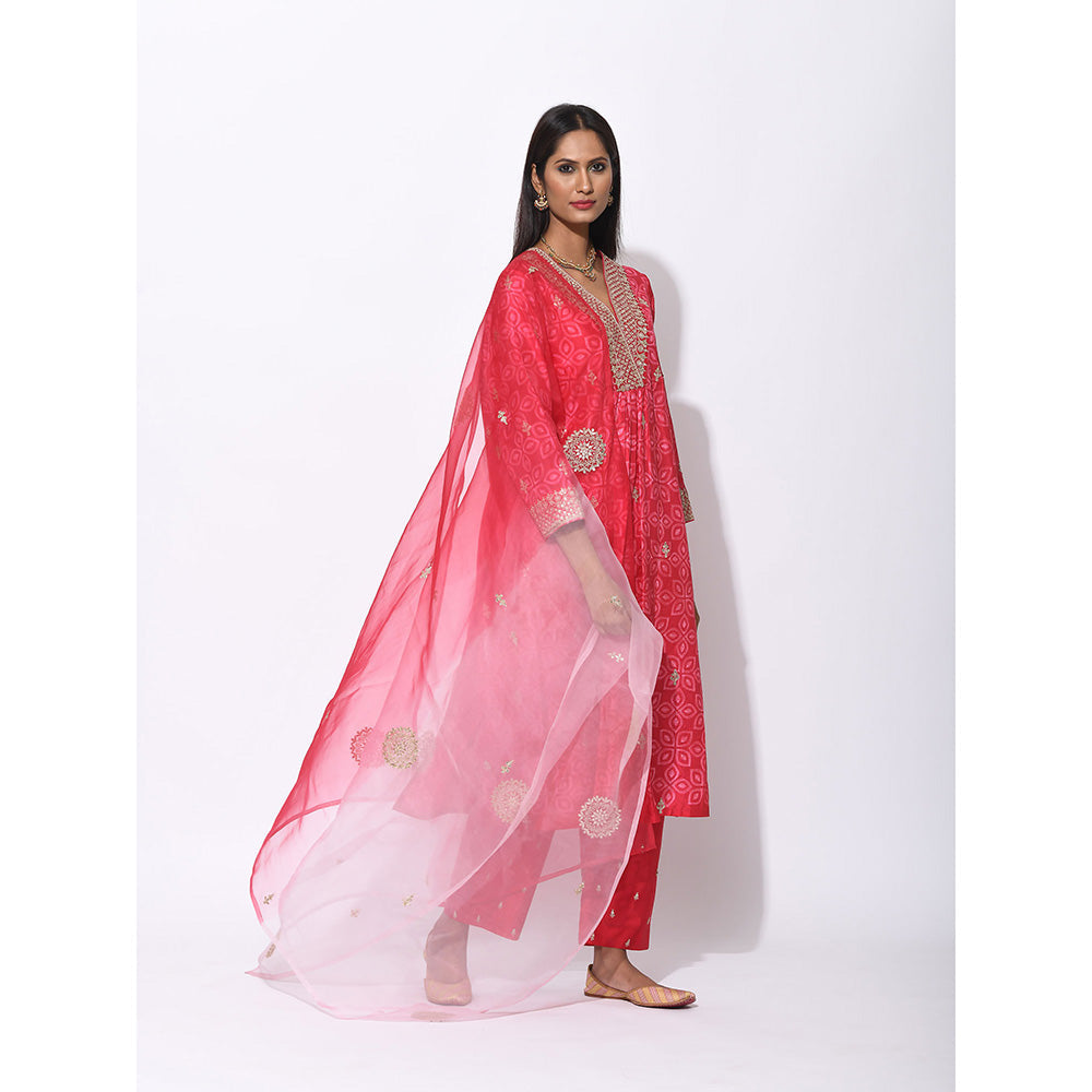 Swati Vijaivargie Pink Embroidered V Neck Shibori Kurta With Pant And Dupatta (Set of 3)