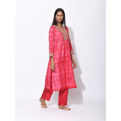 Swati Vijaivargie Pink Embroidered V Neck Shibori Kurta With Pant And Dupatta (Set of 3)