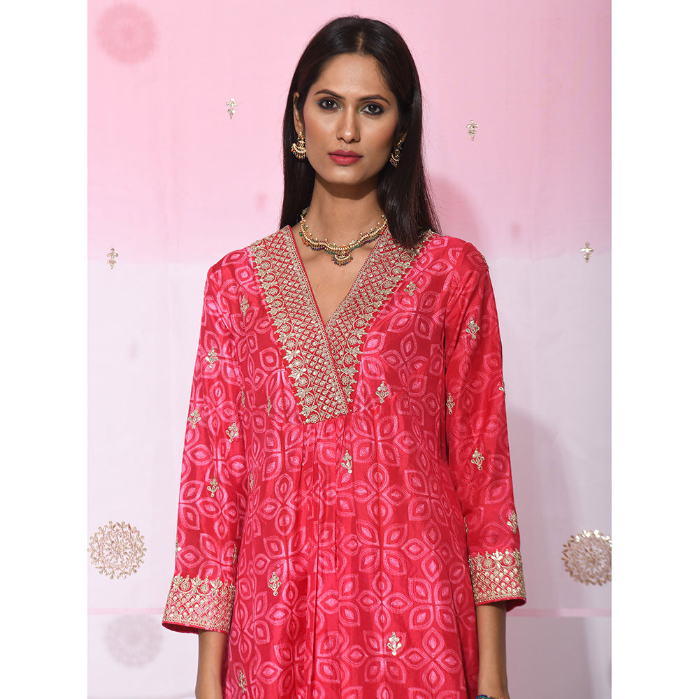 Swati Vijaivargie Pink Embroidered V Neck Shibori Kurta With Pant And Dupatta (Set of 3)