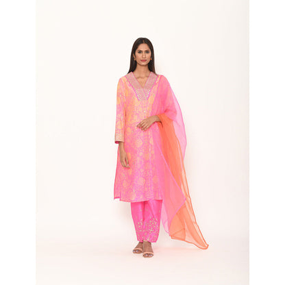 Swati Vijaivargie Pink Floral Embroidered Kurta With Pant And Dupatta (Set of 3)