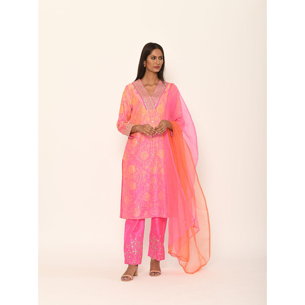 Swati Vijaivargie Pink Floral Embroidered Kurta With Pant And Dupatta (Set of 3)